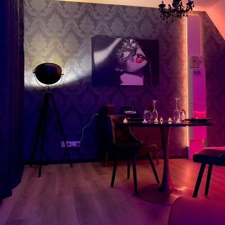 Love Room Avec Jacuzzi Prive Bonnetable 外观 照片