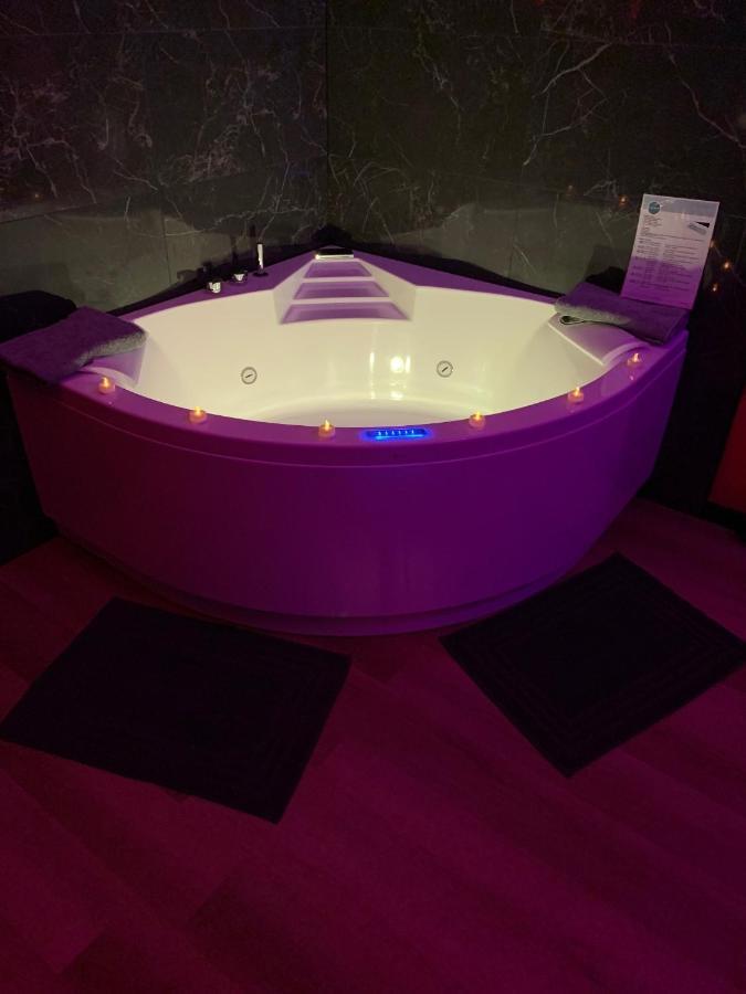 Love Room Avec Jacuzzi Prive Bonnetable 外观 照片