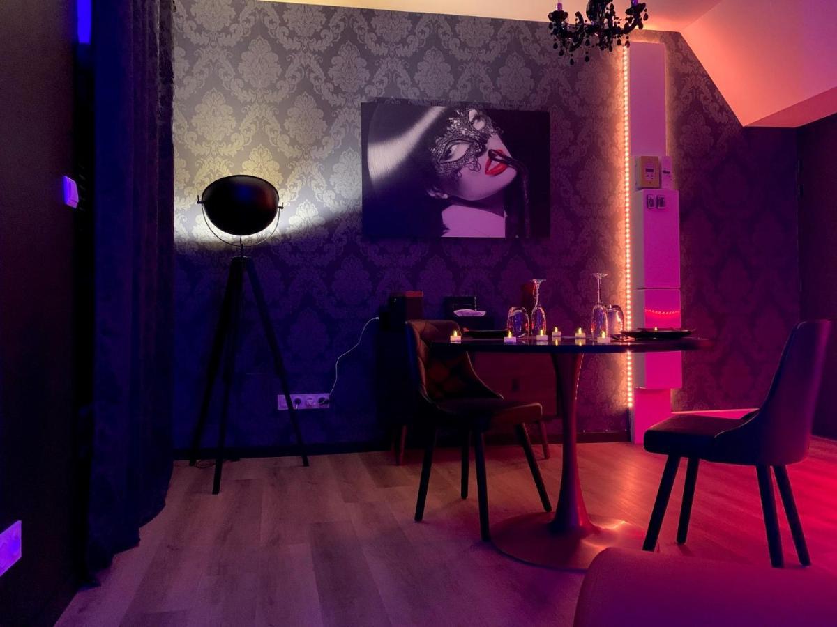 Love Room Avec Jacuzzi Prive Bonnetable 外观 照片
