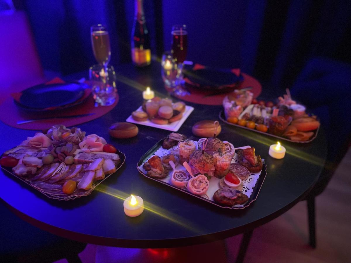 Love Room Avec Jacuzzi Prive Bonnetable 外观 照片